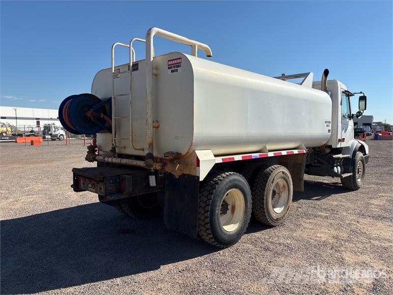 Volvo VHD 4000 gal 6x4 Water Truck 給水車