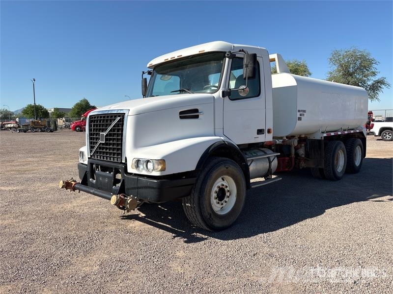 Volvo VHD 4000 gal 6x4 Water Truck 給水車
