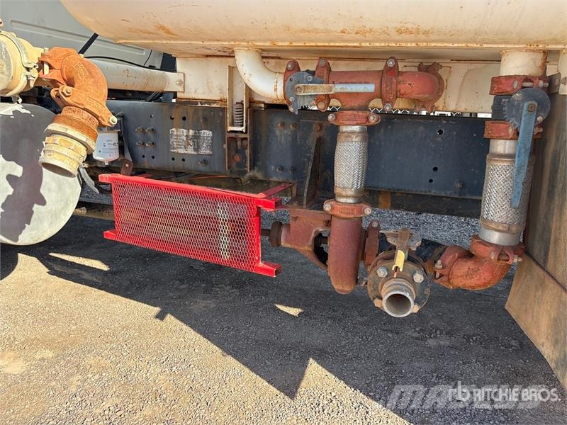 Volvo VHD 4000 gal 6x4 Water Truck 給水車
