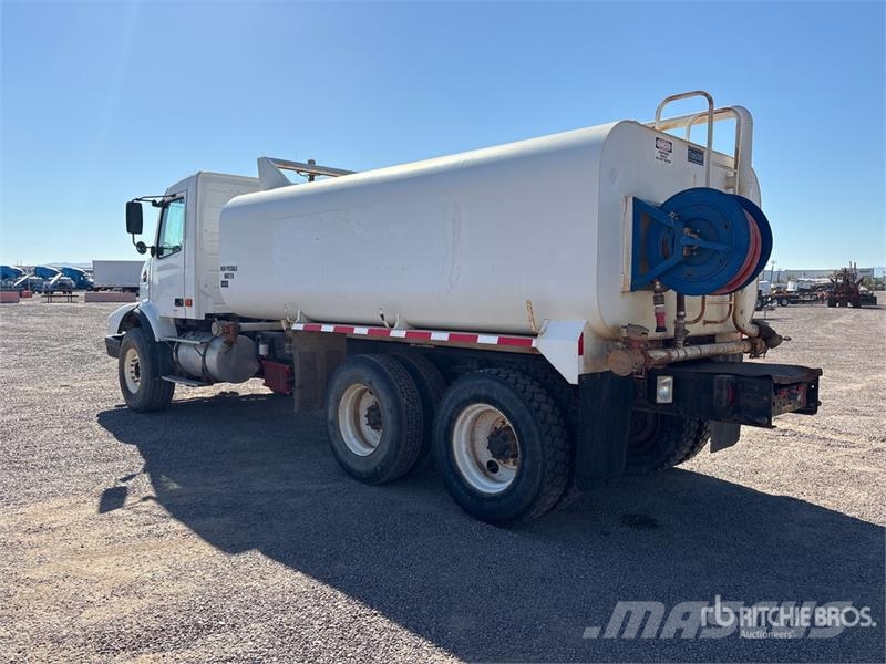 Volvo VHD 4000 gal 6x4 Water Truck 給水車