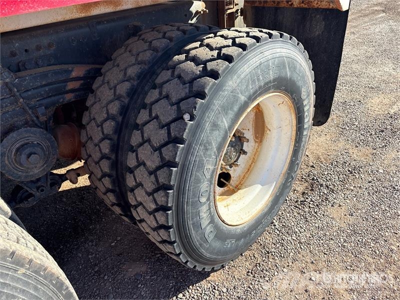 Volvo VHD 4000 gal 6x4 Water Truck 給水車