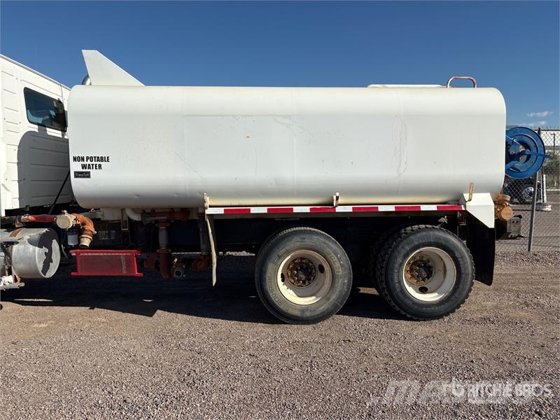 Volvo VHD 4000 gal 6x4 Water Truck 給水車