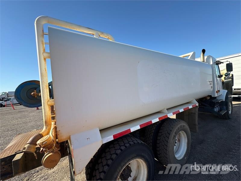 Volvo VHD 4000 gal 6x4 Water Truck 給水車
