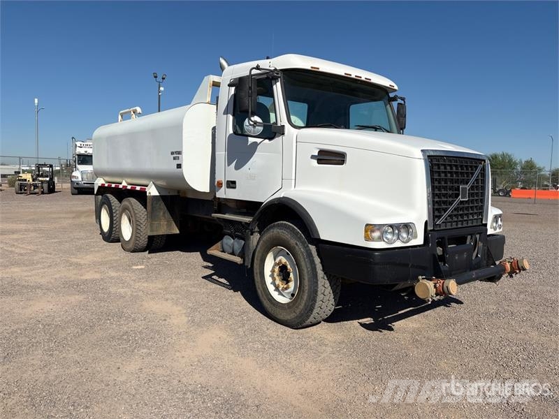Volvo VHD 4000 gal 6x4 Water Truck 給水車