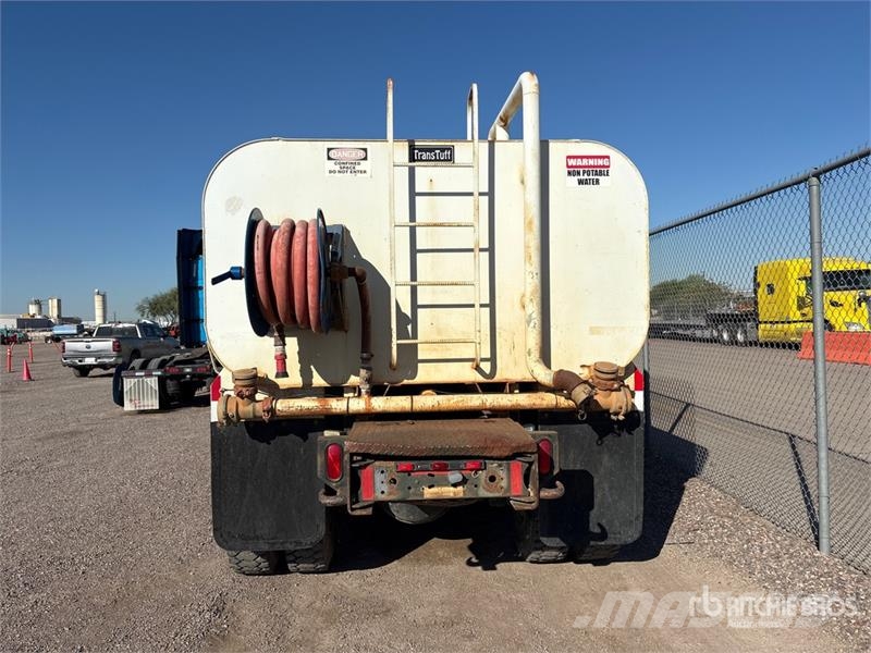 Volvo VHD 4000 gal 6x4 Water Truck 給水車