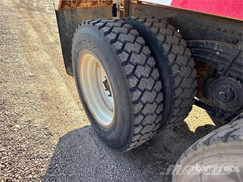 Volvo VHD 4000 gal 6x4 Water Truck 給水車