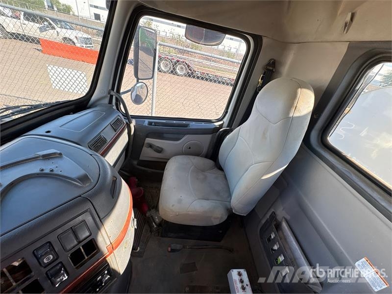 Volvo VHD 4000 gal 6x4 Water Truck 給水車