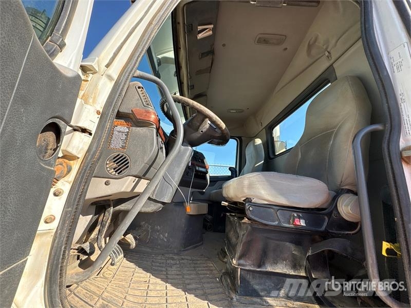 Volvo VHD 4000 gal 6x4 Water Truck 給水車