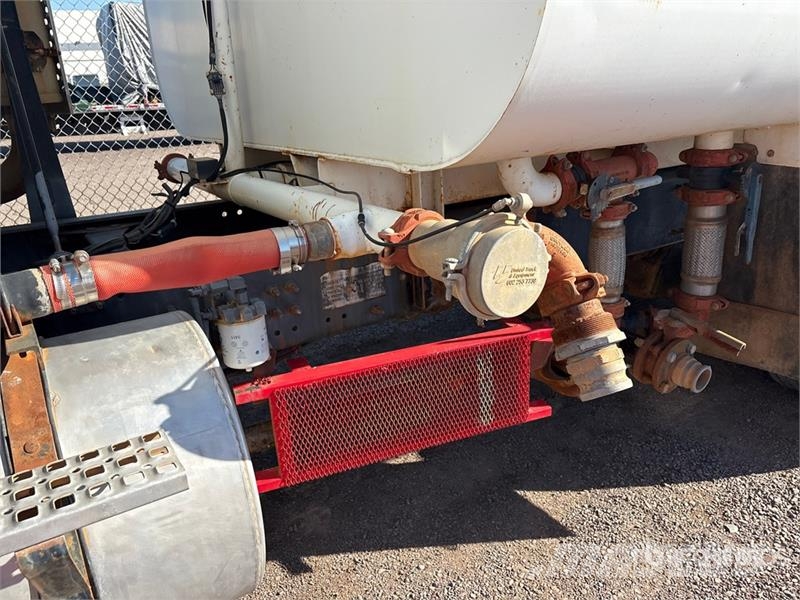 Volvo VHD 4000 gal 6x4 Water Truck 給水車