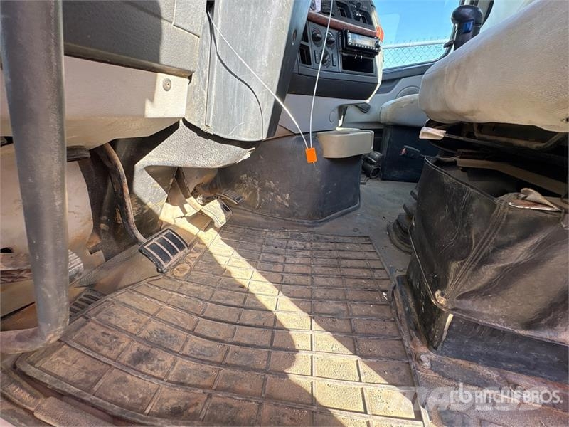 Volvo VHD 4000 gal 6x4 Water Truck 給水車
