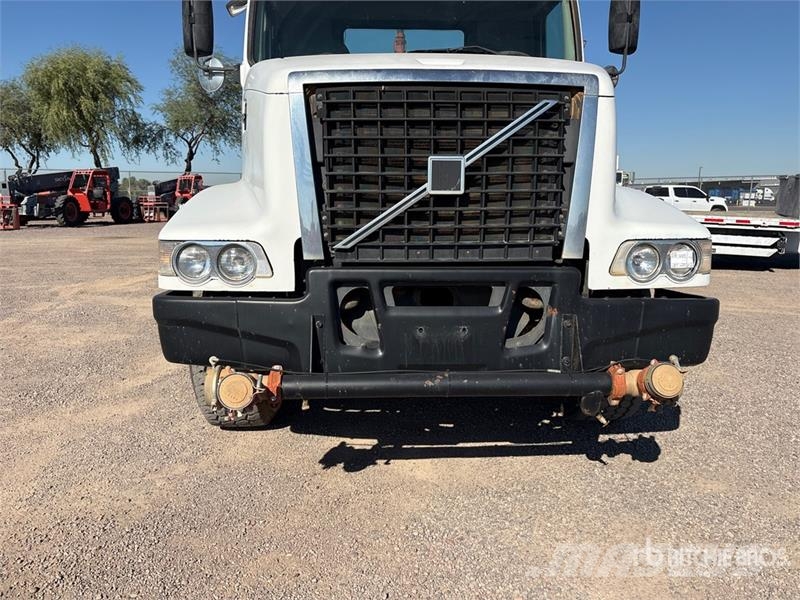 Volvo VHD 4000 gal 6x4 Water Truck 給水車