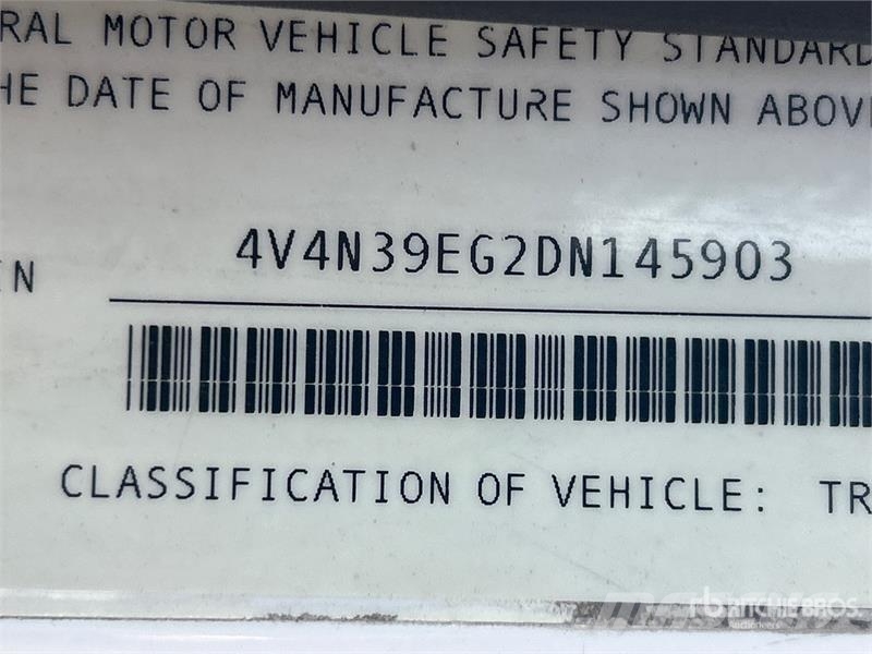 Volvo VN 4x2 S/A Day Cab Truck Tractor وحدات الجر