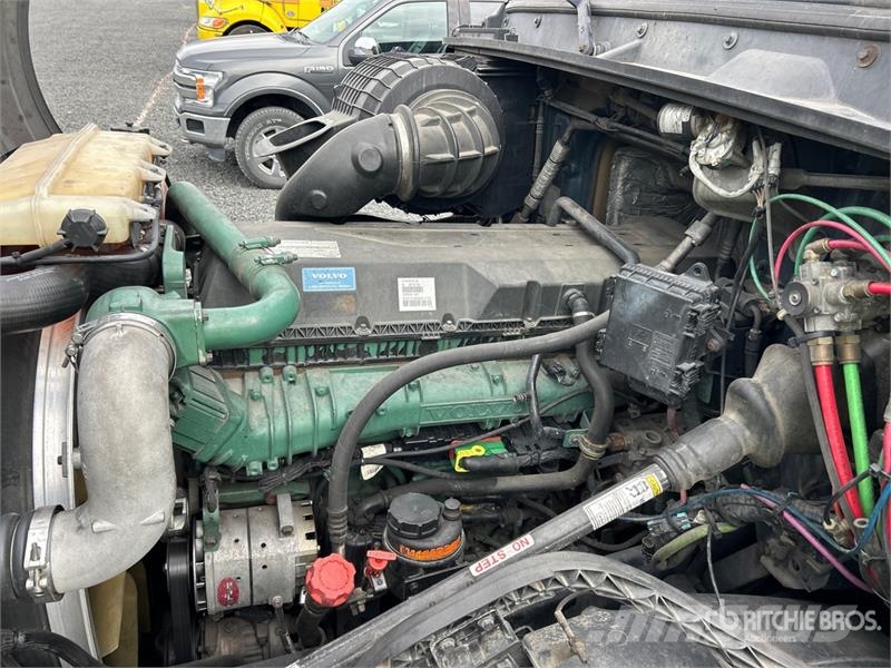 Volvo VNL 牵引车