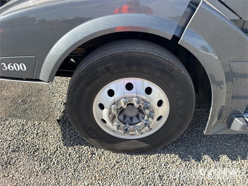 Volvo VNL Tegljači