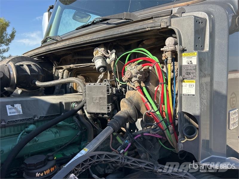 Volvo VNL Tegljači