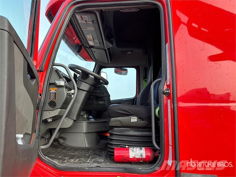 Volvo VNL Trekkers