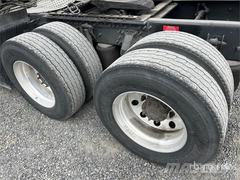 Volvo VNL 牵引车