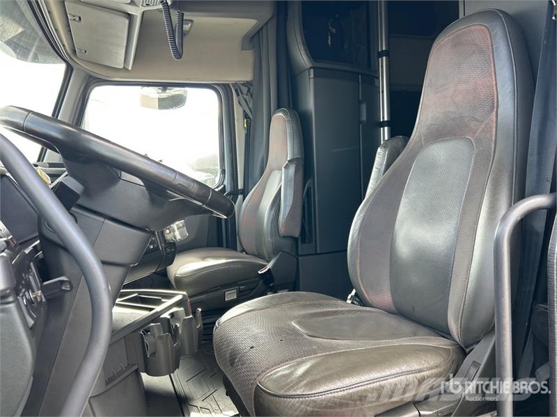 Volvo VNL وحدات الجر
