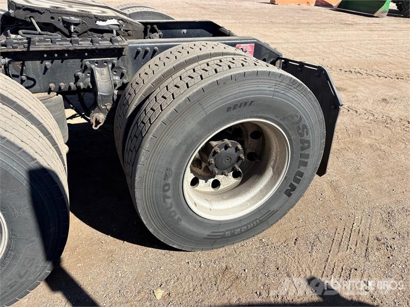 Volvo VNL Vlačilci