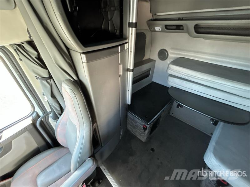 Volvo VNL Trekkers