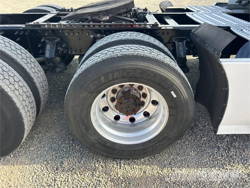 Volvo VNL Tegljači