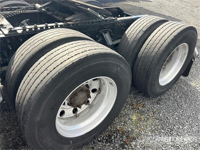 Volvo VNL وحدات الجر