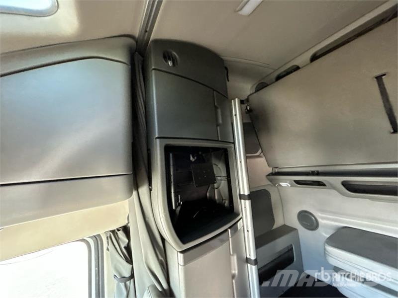 Volvo VNL Trekkers