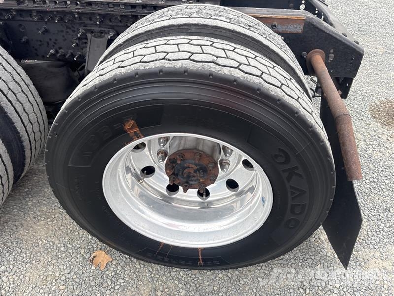 Volvo VNL 牵引车