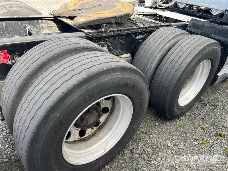 Volvo VNL وحدات الجر