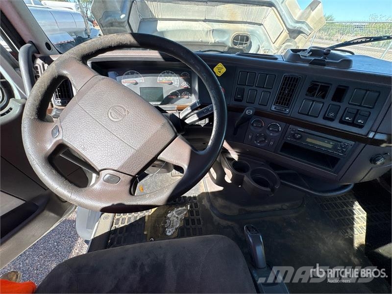 Volvo VNL Vlačilci