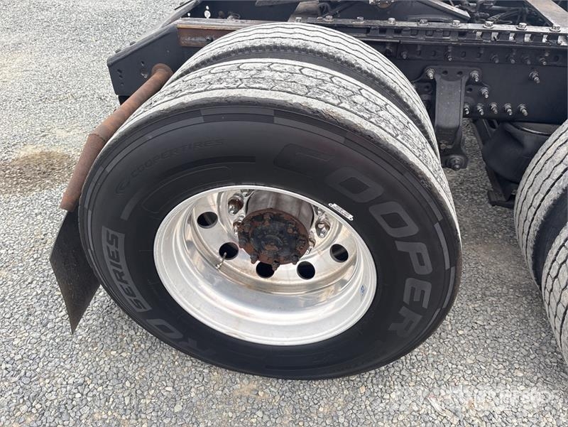 Volvo VNL 牵引车