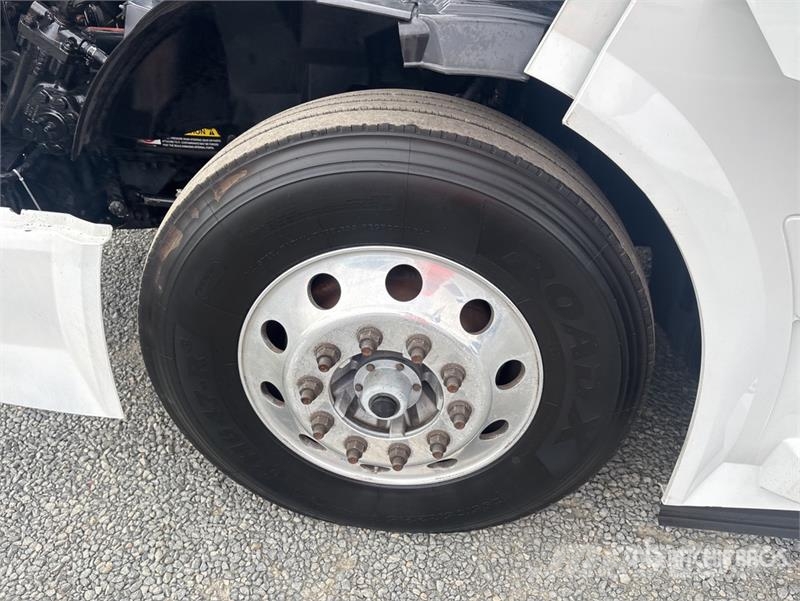 Volvo VNL 牵引车