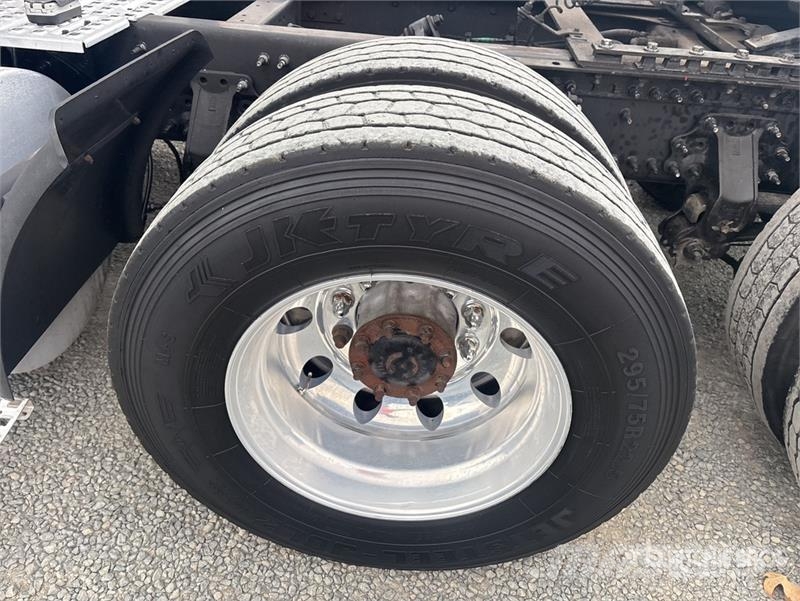 Volvo VNL 牵引车