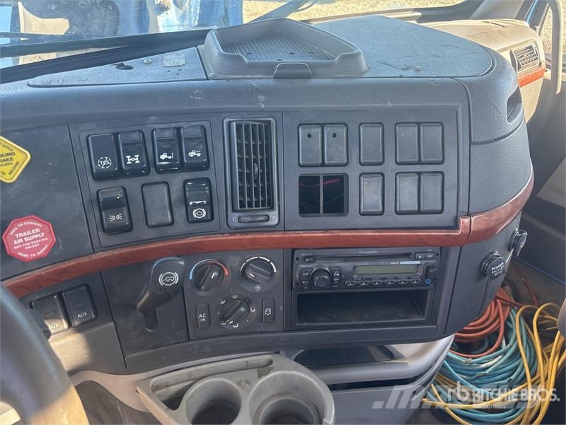 Volvo VNL300 트랙터 유닛