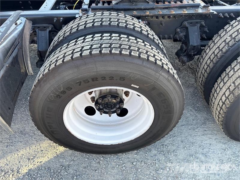 Volvo VNL300 6x4 T/A Day Cab Truck Tractor Trekkers