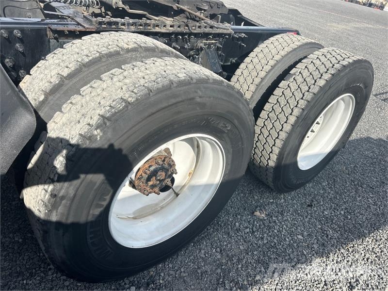 Volvo VNL300 6x4 T/A Day Cab Truck Tractor Ciągniki siodłowe