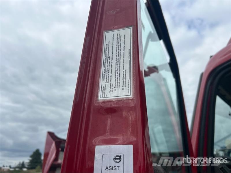 Volvo VNL300 6x4 T/A Day Cab Truck Tractor Trekkers
