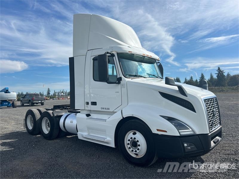Volvo VNL300 6x4 T/A Day Cab Truck Tractor Ciągniki siodłowe