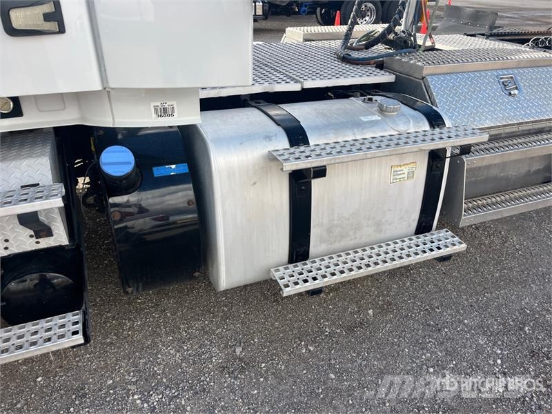 Volvo VNL300 6x4 T/A Day Cab Truck Tractor Truck Tractor Units