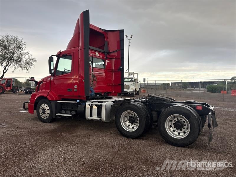 Volvo VNL300 6x4 T/A Day Cab Truck Tractor Trekkers