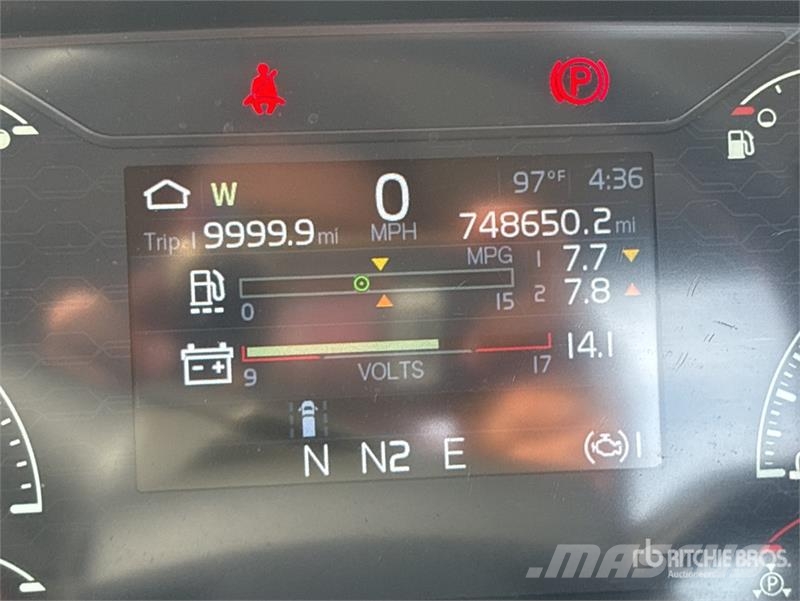 Volvo VNL300 6x4 T/A Day Cab Truck Tractor Trekkvogner