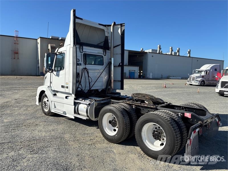 Volvo VNL300 6x4 T/A Day Cab Truck Tractor Trekkers