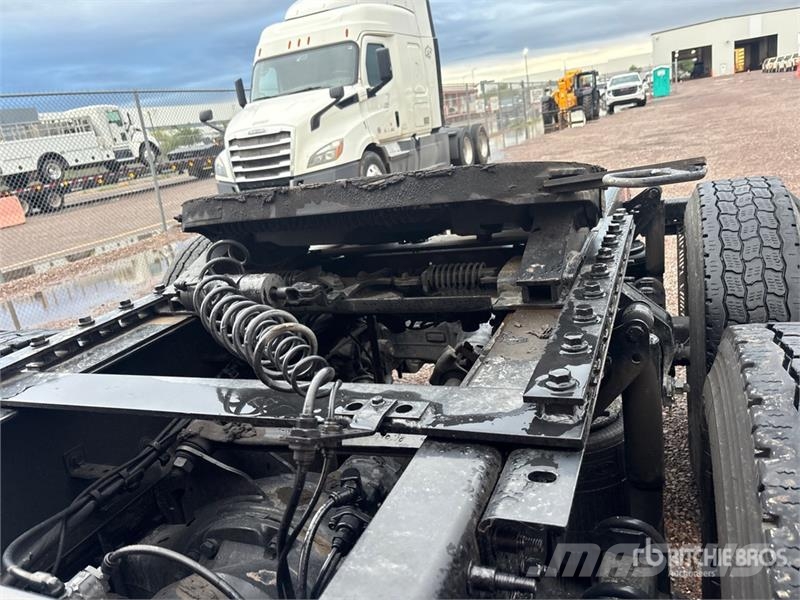 Volvo VNL300 6x4 T/A Day Cab Truck Tractor Trekkers