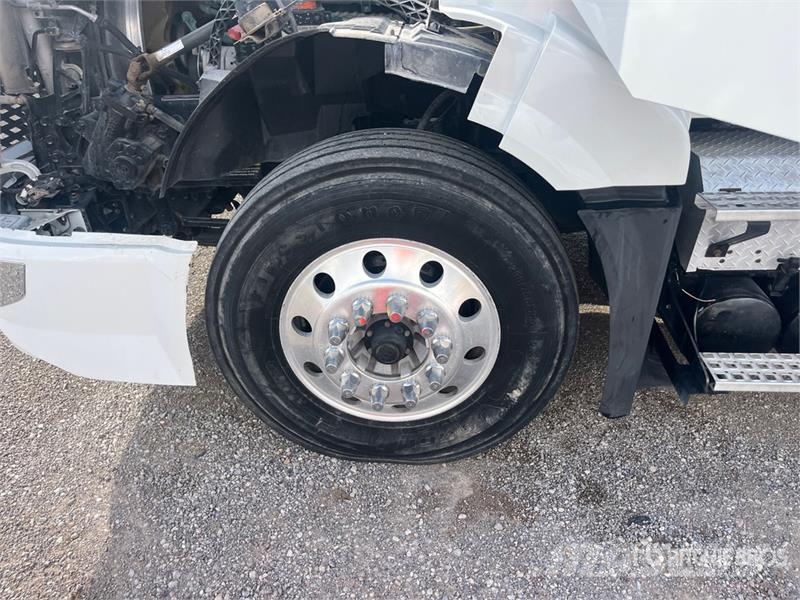 Volvo VNL300 6x4 T/A Day Cab Truck Tractor Truck Tractor Units