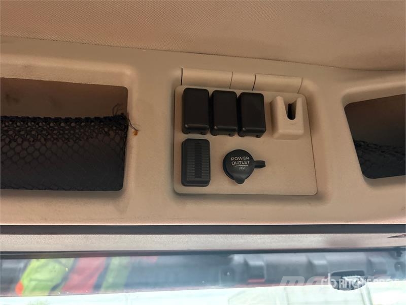 Volvo VNL300 6x4 T/A Day Cab Truck Tractor Trekkers