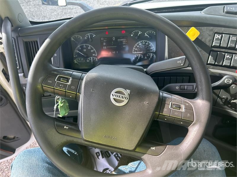 Volvo VNL300 6x4 T/A Day Cab Truck Tractor Ciągniki siodłowe