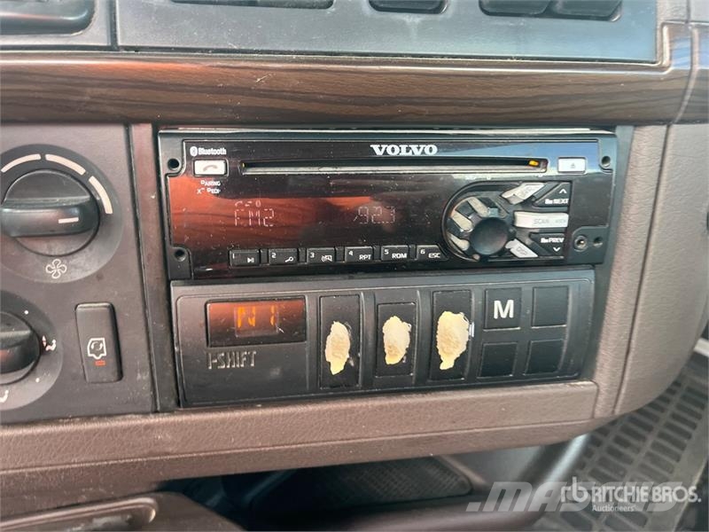 Volvo VNL300 6x4 T/A Day Cab Truck Tractor Truck Tractor Units