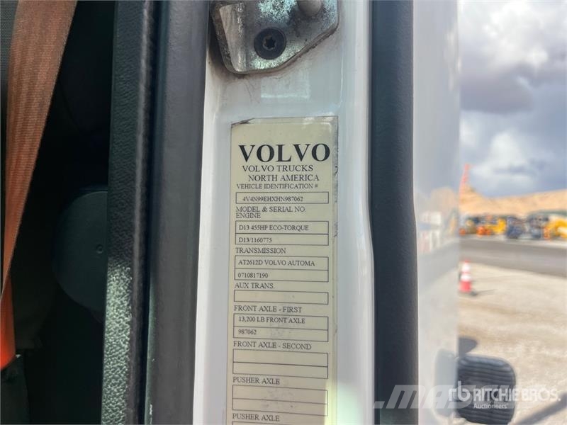 Volvo VNL300 6x4 T/A Day Cab Truck Tractor Truck Tractor Units