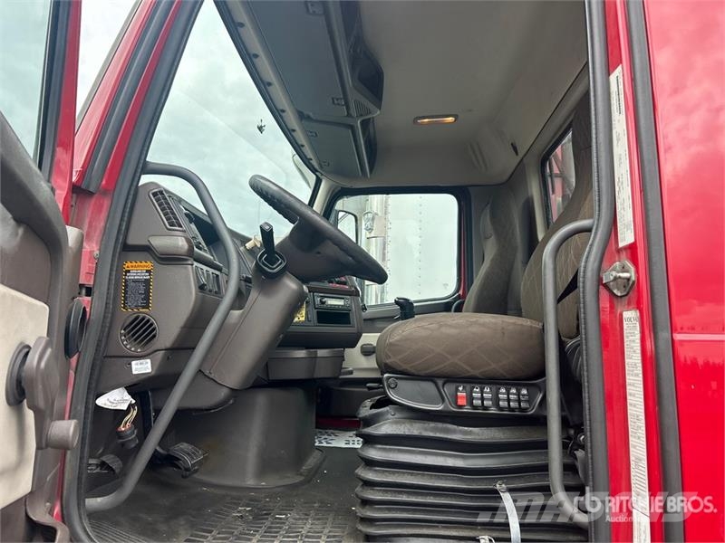 Volvo VNL300 6x4 T/A Day Cab Truck Tractor Trekkers
