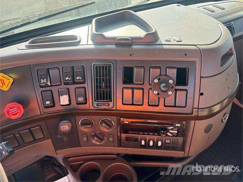 Volvo VNL300 6x4 T/A Day Cab Truck Tractor Trekkers